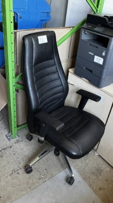 2 Drehstühle mit Armlehnen